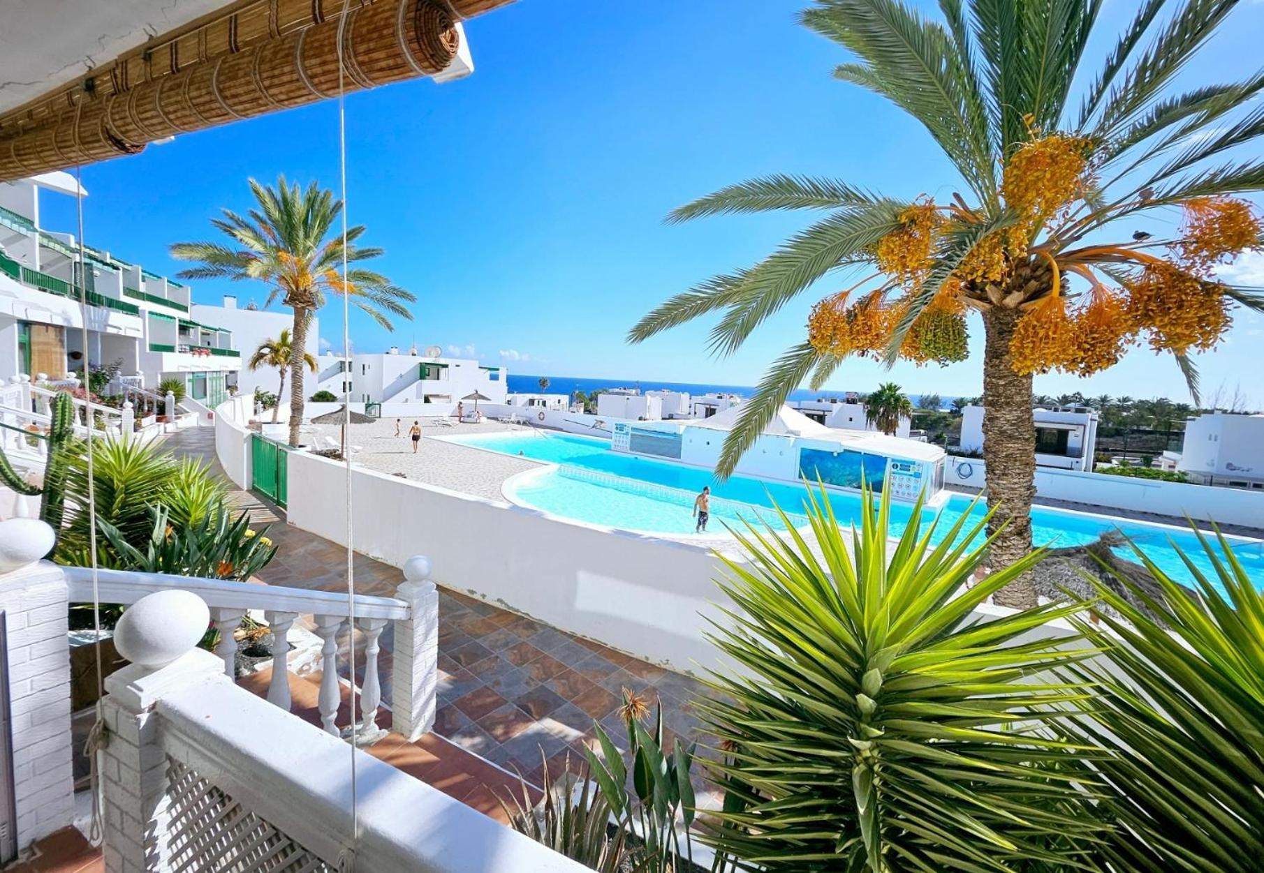 Azul Tuscan Playa Y Piscina Costa Teguise Eksteriør billede
